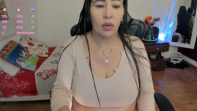 esmeralda milf online show from December 16, 2025, 7:29 pm