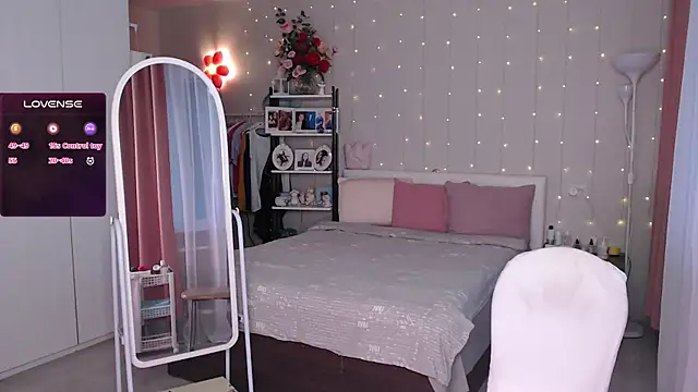 Snapshot of JuliaVilnet chatting on October 28, 2025, 5:08 am JuliaVilnet online show from October 28, 2025, 5:08 am