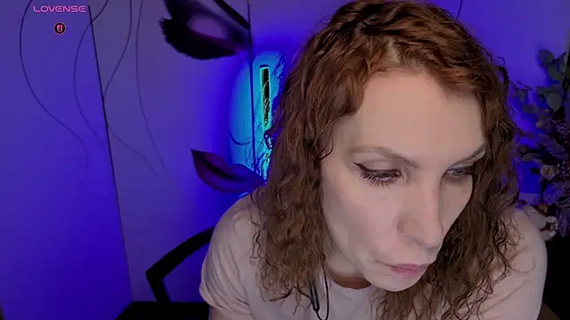 Snapshot of JohansonKatie chatting on December 19, 2025, 3:32 am JohansonKatie online show from December 19, 2025, 3:32 am