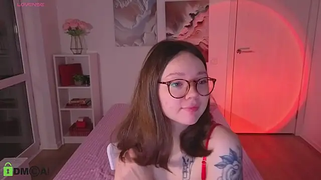 MilenaSaint online show from November 3, 2025, 4:28 am