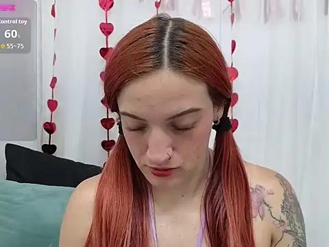 Snapshot of ninaa_fox chatting on September 24, 2025, 4:35 pm ninaa fox online show from September 24, 2025, 4:35 pm