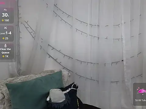 Snapshot of ninaa_fox chatting on April 22, 2026, 7:31 pm ninaa fox online show from April 22, 2026, 7:31 pm