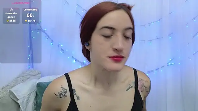 Snapshot of ninaa_fox chatting on July 7, 2026, 4:21 pm ninaa fox online show from July 7, 2026, 4:21 pm
