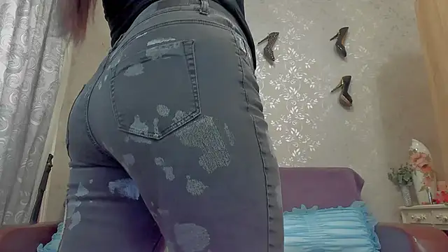 emilianna666 online show from December 10, 2024, 9:01 am