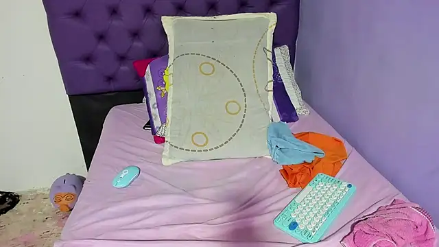 Margoth clain online show from March 8, 2026, 1:33 am