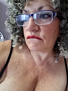 Snapshot of Hot_Azaleea chatting on June 3, 2026, 6:58 am Hot Azaleea online show from June 3, 2026, 6:58 am