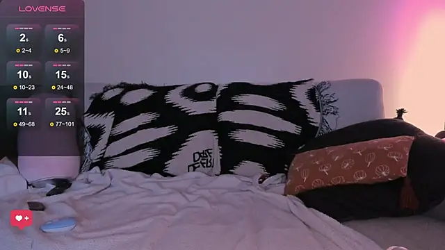 Snapshot of Evie-Luna chatting on November 25, 2025, 1:28 am Evie-Luna online show from November 25, 2025, 1:28 am