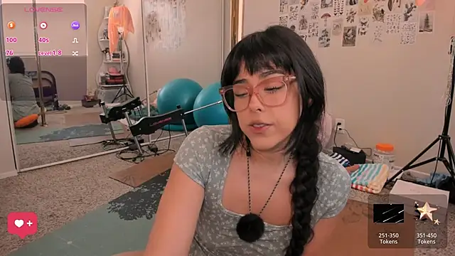 Snapshot of Evie-Luna chatting on June 13, 2026, 8:29 pm Evie-Luna online show from June 13, 2026, 8:29 pm