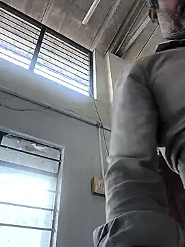 Snapshot of tz143143 chatting on January 8, 2026, 10:43 am tz143143 online show from January 8, 2026, 10:43 am