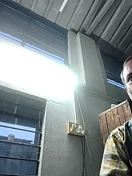 Snapshot of tz143143 chatting on January 13, 2026, 12:42 pm tz143143 online show from January 13, 2026, 12:42 pm