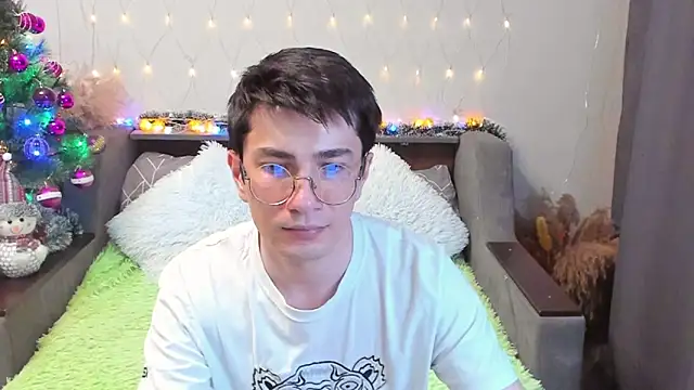 Snapshot of Yumi_steve chatting on December 15, 2024, 7:42 pm Yumi steve online show from December 15, 2024, 7:42 pm