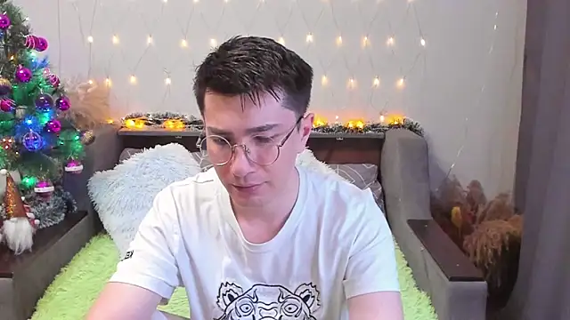 Snapshot of Yumi_steve chatting on January 5, 2025, 12:09 am Yumi steve online show from January 5, 2025, 12:09 am