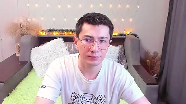 Snapshot of Yumi_steve chatting on March 2, 2025, 8:35 pm Yumi steve online show from March 2, 2025, 8:35 pm