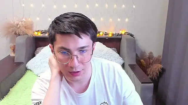 Snapshot of Yumi_steve chatting on January 31, 2025, 11:56 pm Yumi steve online show from January 31, 2025, 11:56 pm