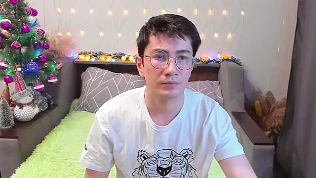 Snapshot of Yumi_steve chatting on December 8, 2024, 8:04 pm Yumi steve online show from December 8, 2024, 8:04 pm