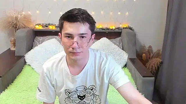 Snapshot of Yumi_steve chatting on January 10, 2025, 11:39 pm Yumi steve online show from January 10, 2025, 11:39 pm