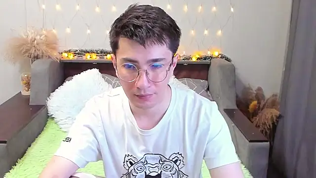 Snapshot of Yumi_steve chatting on January 18, 2025, 11:44 pm Yumi steve online show from January 18, 2025, 11:44 pm