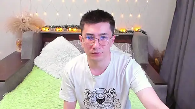 Snapshot of Yumi_steve chatting on February 9, 2025, 8:45 pm Yumi steve online show from February 9, 2025, 8:45 pm