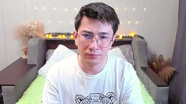 Snapshot of Yumi_steve chatting on February 2, 2025, 12:51 am Yumi steve online show from February 2, 2025, 12:51 am