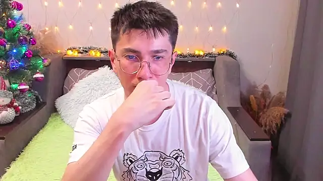 Snapshot of Yumi_steve chatting on December 27, 2024, 10:59 pm Yumi steve online show from December 27, 2024, 10:59 pm