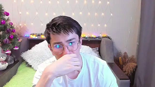 Snapshot of Yumi_steve chatting on December 14, 2024, 12:22 am Yumi steve online show from December 14, 2024, 12:22 am