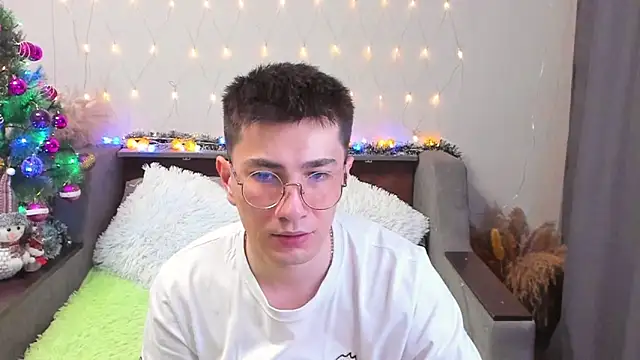 Snapshot of Yumi_steve chatting on December 20, 2024, 10:54 pm Yumi steve online show from December 20, 2024, 10:54 pm