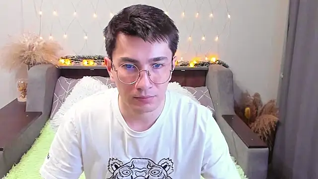 Snapshot of Yumi_steve chatting on January 18, 2025, 12:46 am Yumi steve online show from January 18, 2025, 12:46 am