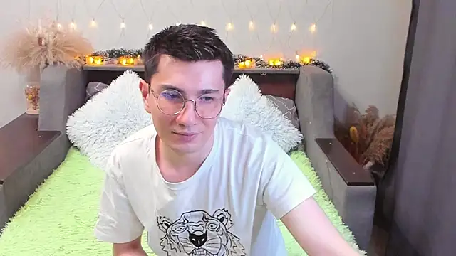 Snapshot of Yumi_steve chatting on February 22, 2025, 11:57 pm Yumi steve online show from February 22, 2025, 11:57 pm