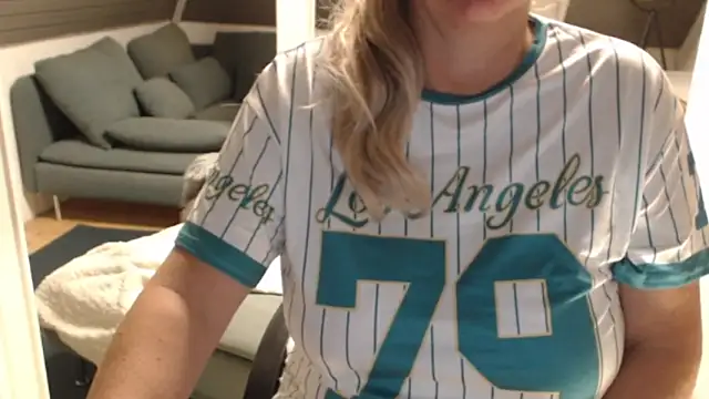 KimMitchelli online show from November 18, 2025, 5:55 am