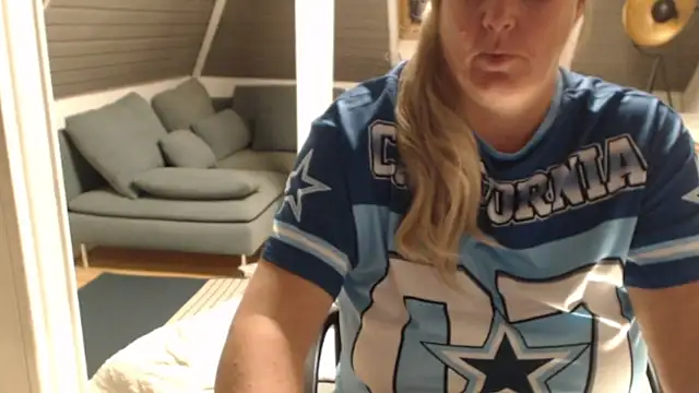 KimMitchelli online show from November 24, 2025, 9:15 pm