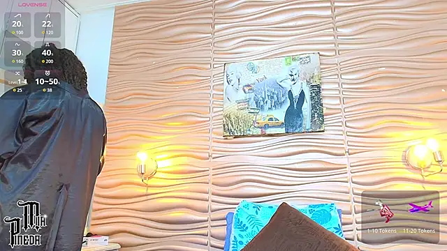 mia pineda online show from September 30, 2025, 4:02 pm