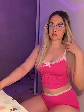 mollyxxx online show from June 21, 2026, 2:28 am