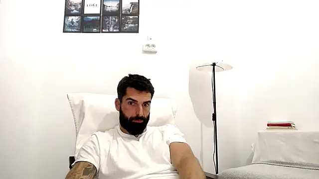 Snapshot of Verycutex chatting on October 21, 2025, 5:34 pm Verycutex online show from October 21, 2025, 5:34 pm