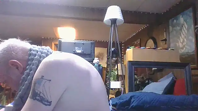 Snapshot of Makowboy chatting on November 11, 2025, 10:37 pm Makowboy online show from November 11, 2025, 10:37 pm