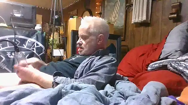 Snapshot of Makowboy chatting on November 8, 2025, 11:52 pm Makowboy online show from November 8, 2025, 11:52 pm