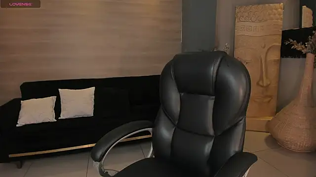 Snapshot of MiaRoberts1 chatting on February 9, 2026, 7:12 pm MiaRoberts1 online show from February 9, 2026, 7:12 pm