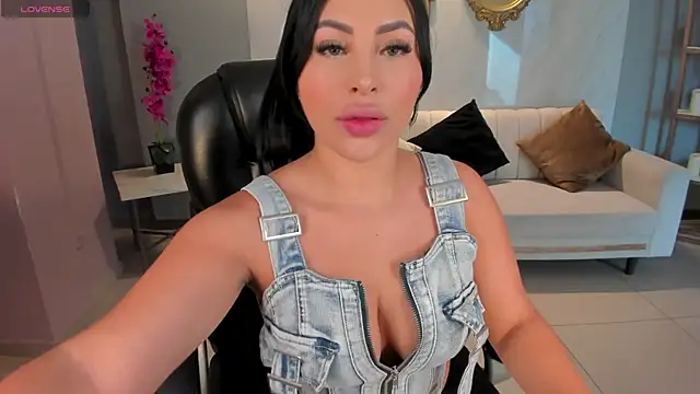 MiaRoberts1 online show from April 3, 2026, 12:11 pm