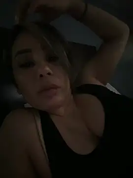 Snapshot of Aw_ThROAt9 chatting on April 23, 2026, 1:34 am Aw ThROAt9 online show from April 23, 2026, 1:34 am