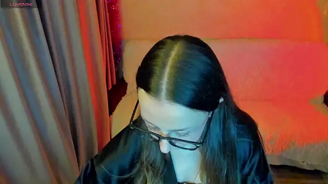 CurlySteph online show from October 15, 2025, 4:26 pm