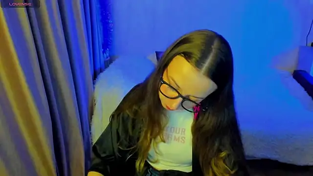 CurlySteph online show from December 1, 2025, 7:26 pm