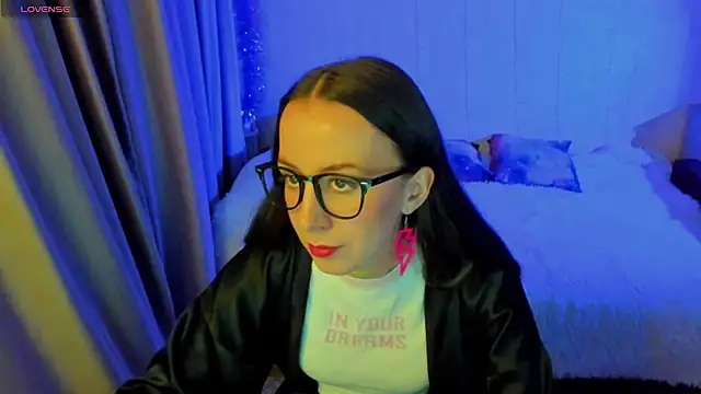 CurlySteph online show from November 30, 2025, 10:21 pm