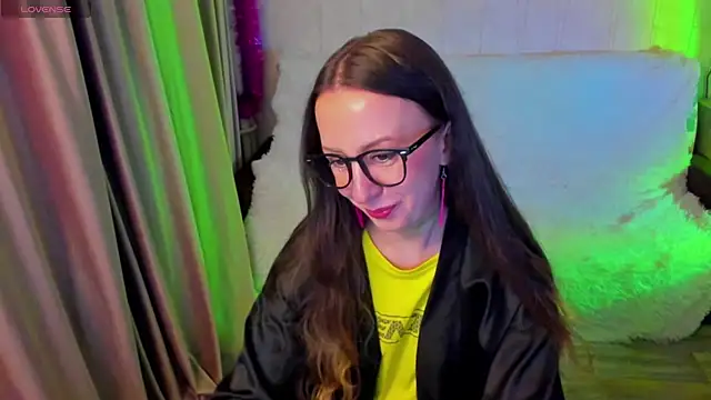 CurlySteph online show from November 27, 2025, 5:24 pm