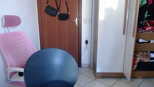 Snapshot of bustycarly chatting on November 22, 2025, 12:37 pm bustycarly online show from November 22, 2025, 12:37 pm