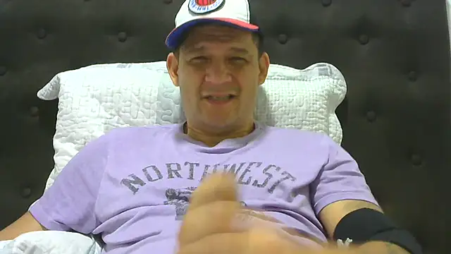 Snapshot of altenori112 chatting on February 16, 2025, 1:38 pm altenori112 online show from February 16, 2025, 1:38 pm