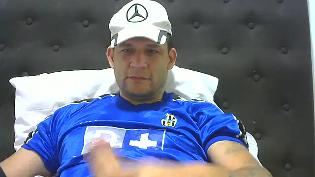 Snapshot of altenori112 chatting on February 20, 2025, 7:41 pm altenori112 online show from February 20, 2025, 7:41 pm