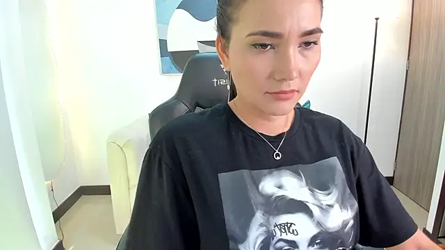 SaraParker  online show from October 31, 2025, 4:14 pm