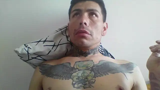 Snapshot of dannnyhot24 chatting on April 22, 2026, 1:29 pm dannnyhot24 online show from April 22, 2026, 1:29 pm