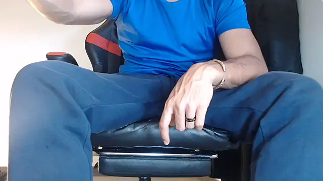 Snapshot of ErosFindomKing chatting on November 18, 2025, 8:56 pm ErosFindomKing online show from November 18, 2025, 8:56 pm