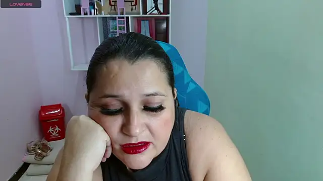 Snapshot of Kerly_Doll chatting on February 11, 2025, 9:03 pm Kerly Doll online show from February 11, 2025, 9:03 pm