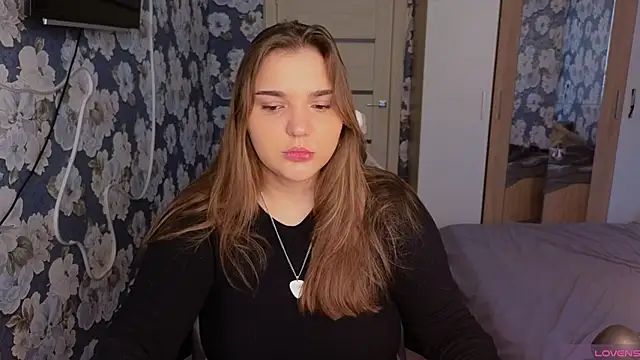  momiji  online show from April 12, 2026, 12:41 pm